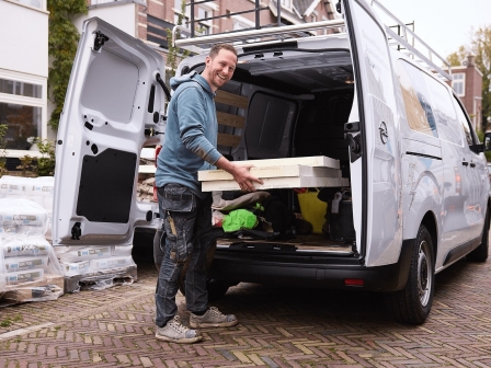 Paco heeft een elektrische bus aangeschaft